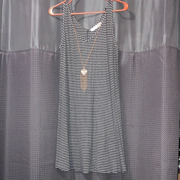 Chic Striped Sleeveless Dress - Picture 1 of 6